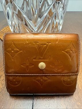 Louis Vuitton Vernis Elise Gold
Monogram Wallet with COA